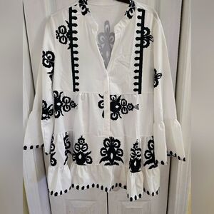Black and White Tunic Style Size L Women's Top